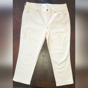 Women's White Capri Jeans